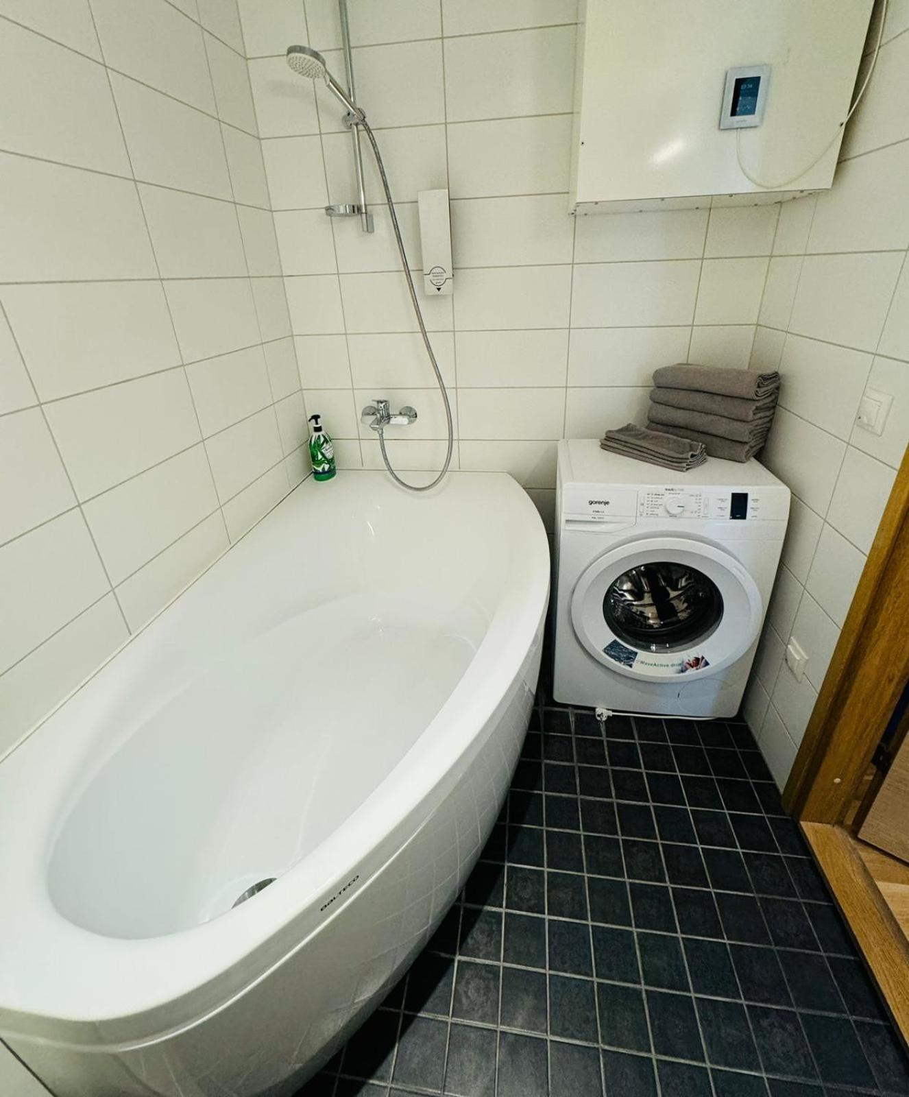 Raatuse 85 Deluxe Apartments 타르투 외부 사진